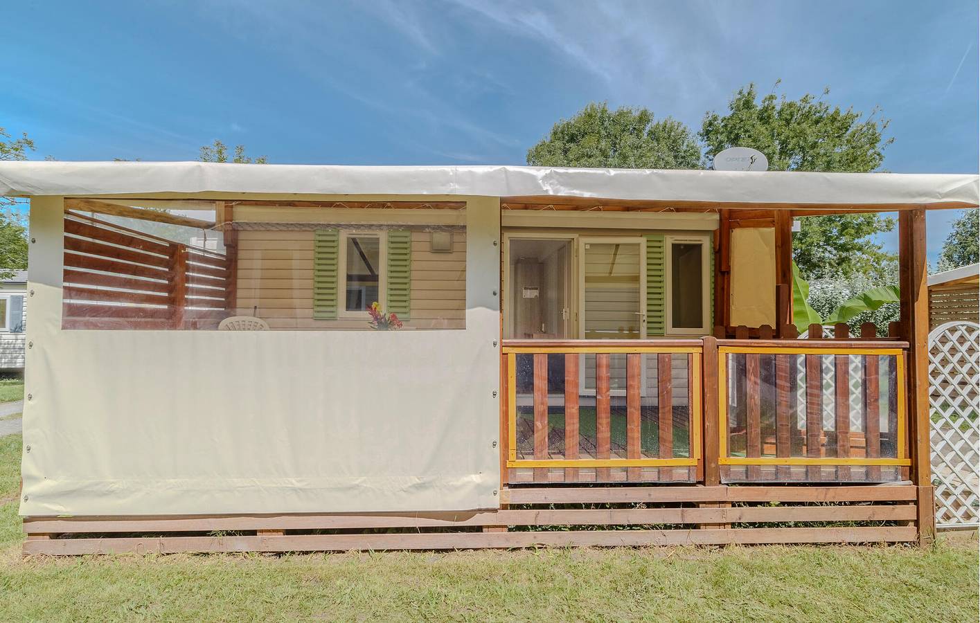 Mobil-home confortable avec piscine, jardin et parking à 1 km de La Grande Conche in Saint-Georges-de-Didonne, Côte de Beauté