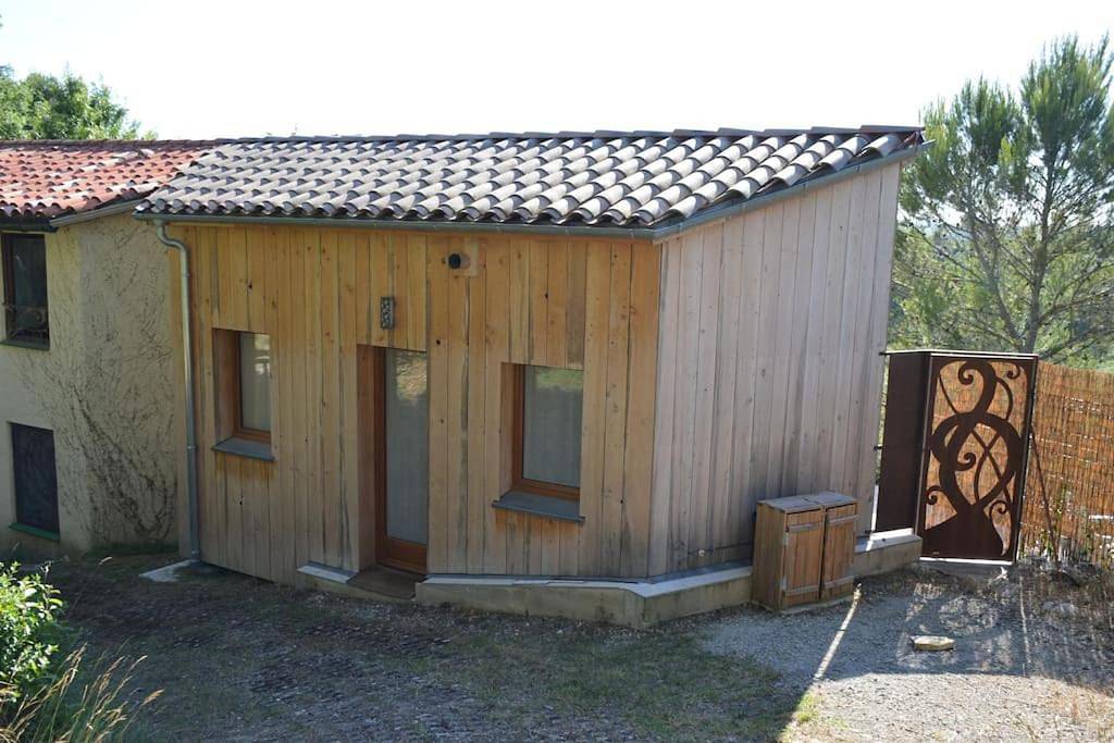 Chalet, quiet, with view and pool (at summertime) in Ventenac-Cabardès, Région de Carcassonne
