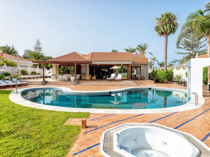 Chalet für 14 Personen, mit Whirlpool und Terrasse sowie Garten und Pool in Gran Canaria Süd