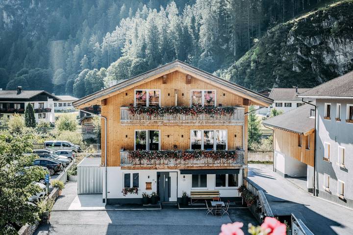 Ferienwohnung für 6 Personen, mit Terrasse und Garten im Lechtal