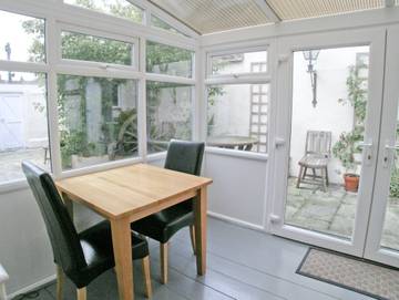 Holiday Rental for 12 People in Beaumaris, Isle of Anglesey, Photo 3