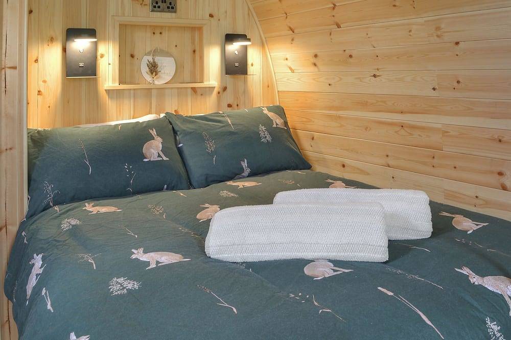 We love this family friendly pod with private hot tub. in North Yorkshire