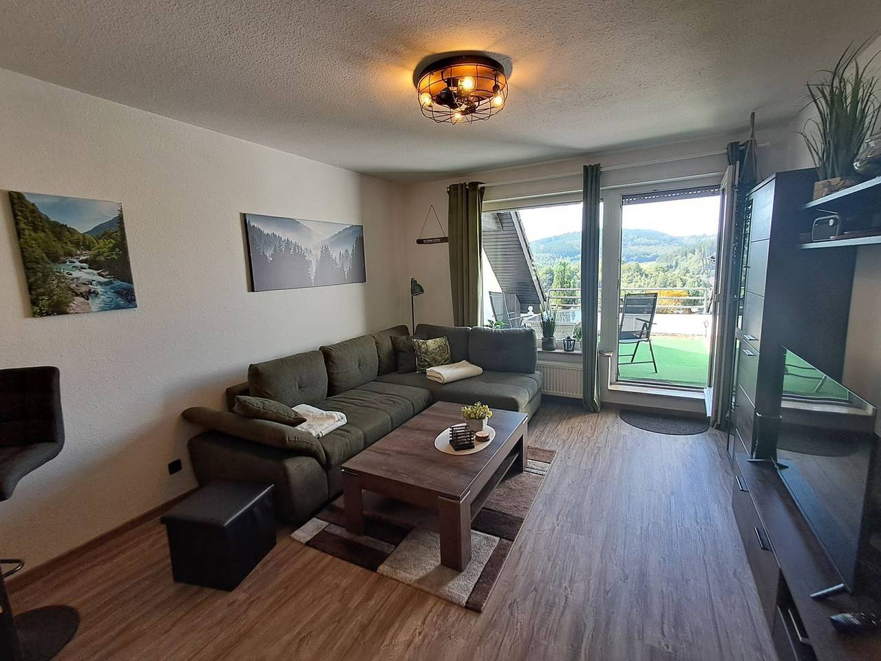 Ganze Wohnung, Ferienwohnung für 2 Personen mit Seeblick und Balkon in Winterberg-Niedersfeld in Niedersfeld, die Mittelgebirge