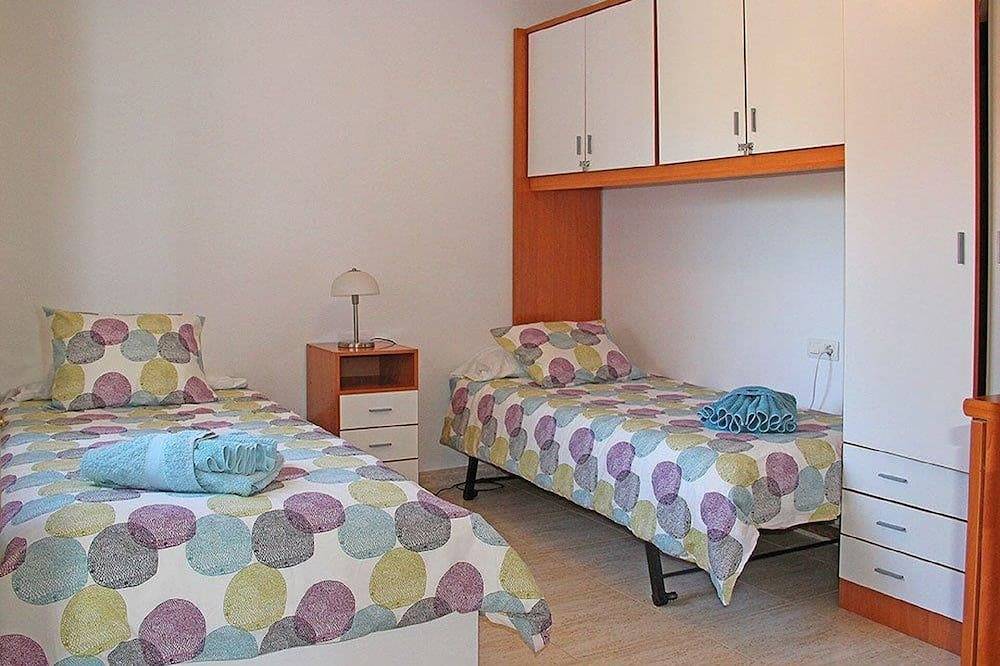 Schöne Villa, Klimaanlage, kostenloses Wi-Fi & privater Pool, in Las Coloradas, Playa Blanca. in Playa Blanca, Yaiza