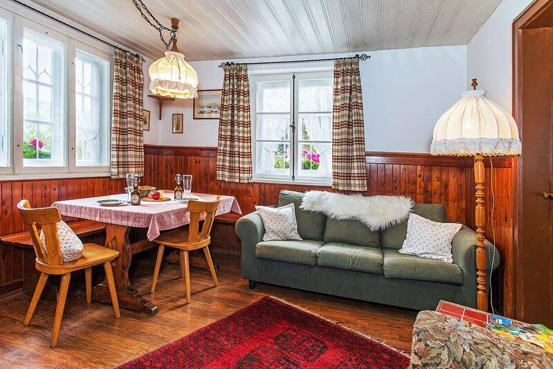 Entire holiday apartment, Ferienwohnungen am Märchenpark - Holiday flat 1 ground floor- 4 persons, 2 bedrooms, tiled stove, terrace, Wlan in Marquartstein, Bavarian Alps