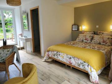 Chambre d’hôte pour 3 personnes, avec vue et jardin à Saint-Fraimbault
