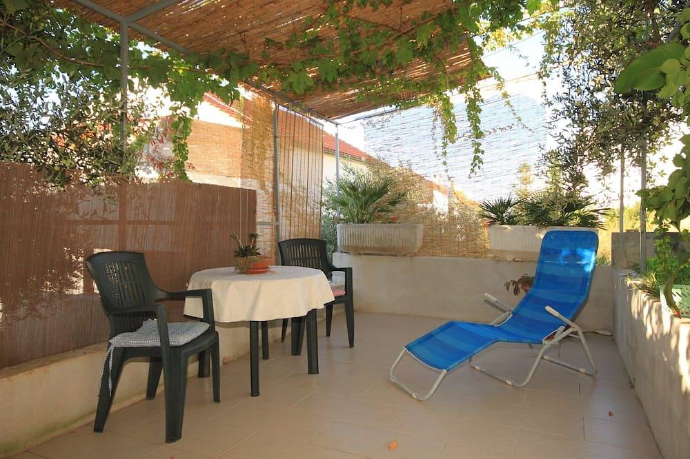 Ganze Wohnung, 1-Zimmer-Ferienwohnung mit Terrasse Rukavac, Vis (A-8897-b) in Rukavac, Vis