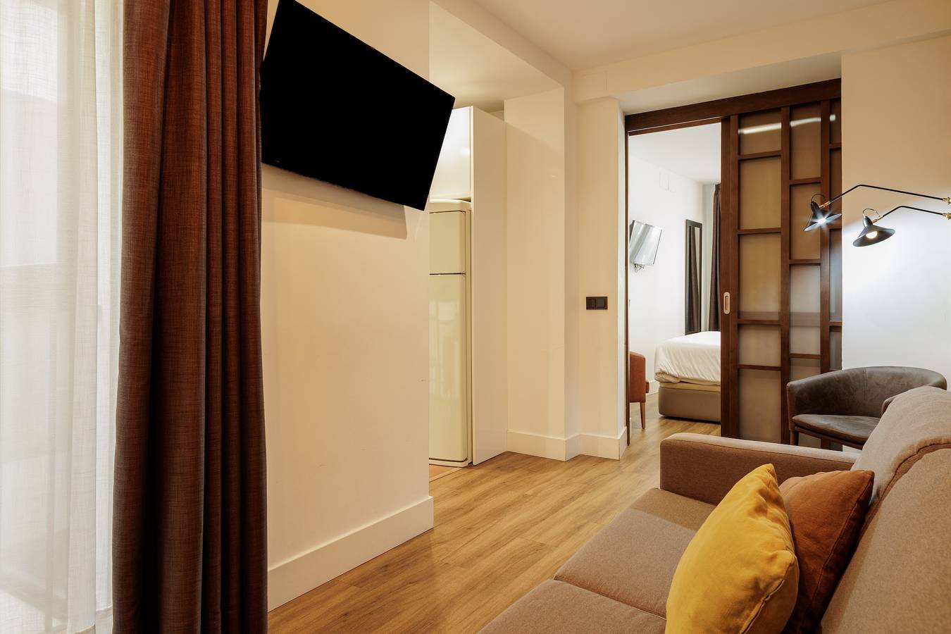 Ganze Wohnung, Suite Balkon Magdalena: Private Terrasse, Pool & Wlan im Herzen von Sevilla in Casco Antiguo, Sevilla