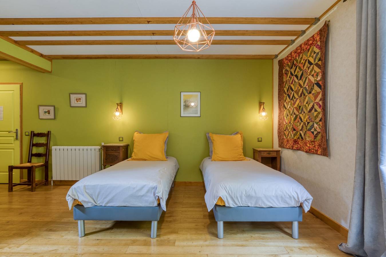 Gastenkamer 'Chambre En Voyage' met gedeeld zwembad, terras en wifi in Soubès, Lodève en omgeving