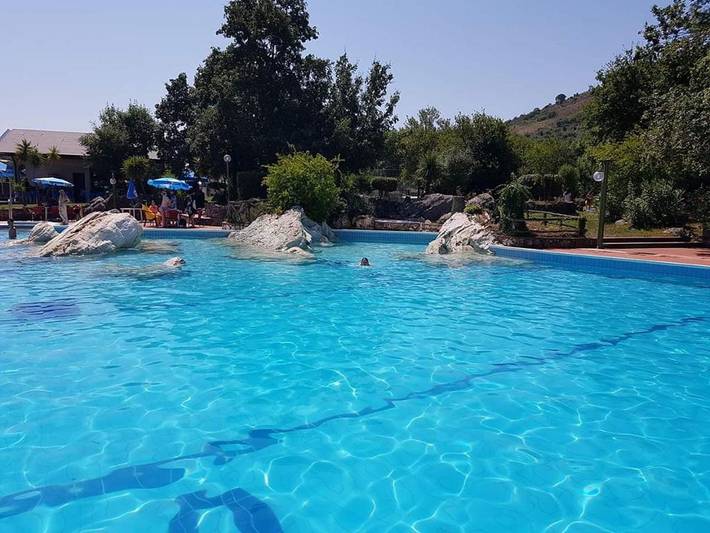 Location de vacances pour 2 personnes, avec piscine et terrasse ainsi que vue et jardin à Sezze - 2
