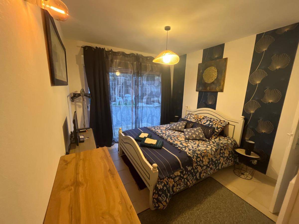 Double Room with Private Bathroom in Camiers, Région de Montreuil