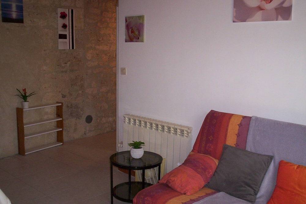 Gite 40 m2, maisonnette t2, wifi ,animaux acceptés sous condition. calme assuré. in Lalbenque, Parc Naturel Régional des Causses du Quercy