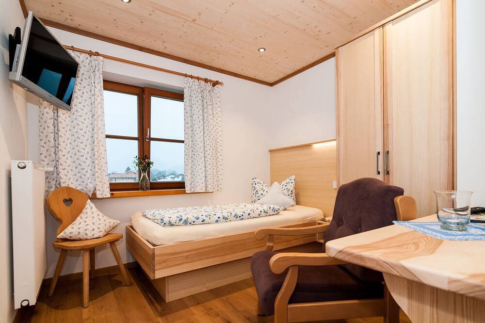 Gästehaus Ferienwohnungen Liedschreiber Gbr - Einzelzimmer in Rottach-Egern, Bayerische Alpen