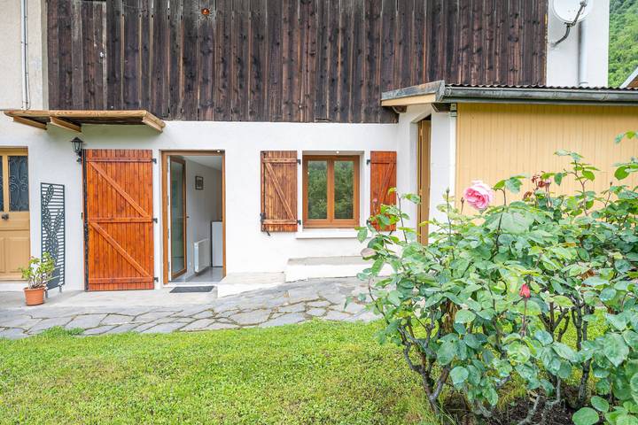 Hel lejlighed, Apartment 'T2' with Mountain View, Private Garden and Wi-Fi in La Tour-en-Maurienne, Massif de la Vanoise