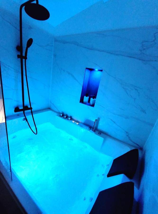 Maison de vacances pour 4 personnes, avec Jacuzzi et Terrasse ainsi que Jardin et Sauna