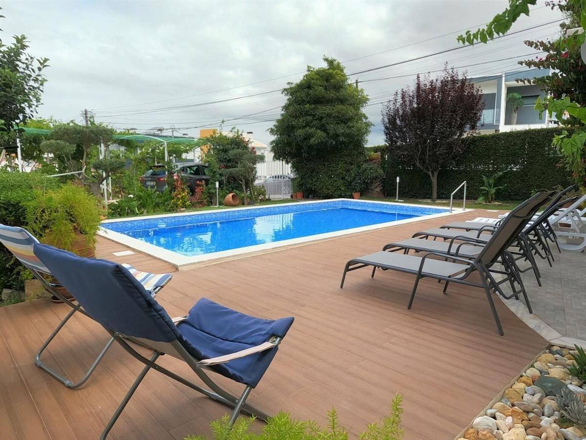 Apartamento inteiro, Luxury House with 4 Bedrooms & Pool in Marisol in Aroeira, Corroios