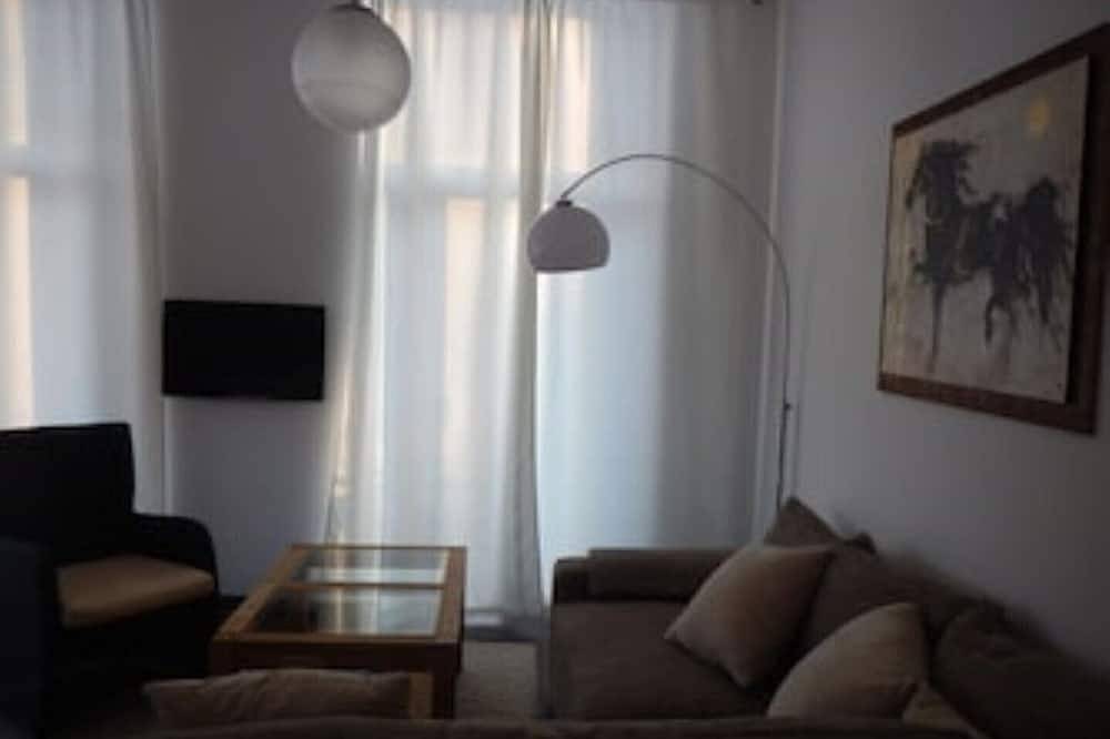 Ganze Wohnung, Ferienhaus Seebrise ***** Fw B1 direkt am See in Storkower See, Storkow