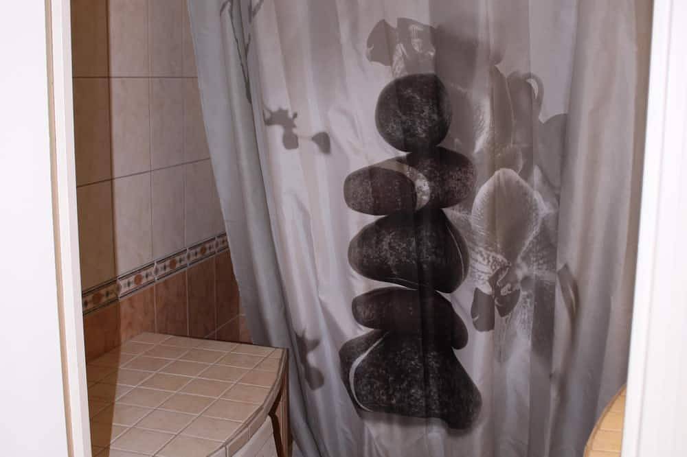 Geheel appartement, Ruime Studio 30M2 balkon op het zuiden gelegen terras 4 pers nabij het centrum in Barcelonnette, Espace Lumière