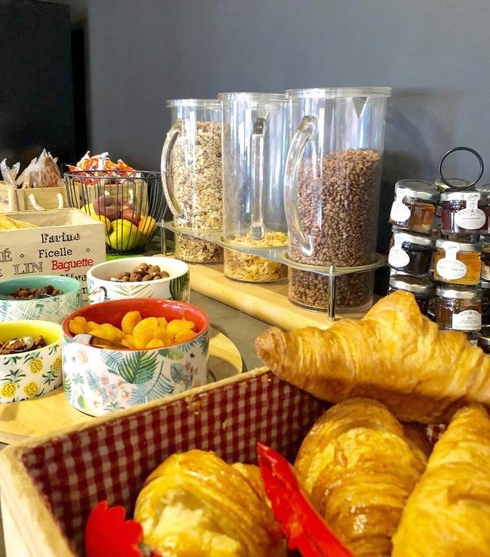 Hôtel pour 3 personnes, avec terrasse ainsi que jardin et piscine à Rieupeyroux - 3