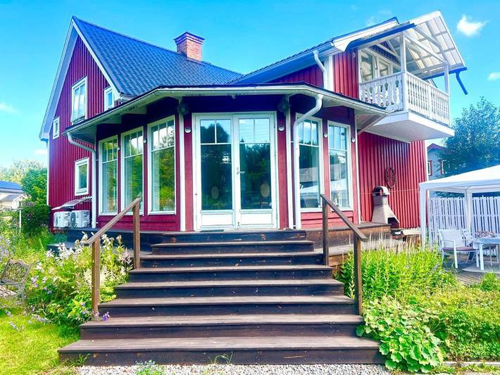 Villa för 8 Personer, med Balkong samt Terass och Trädgård och Bastu i Söderhamn