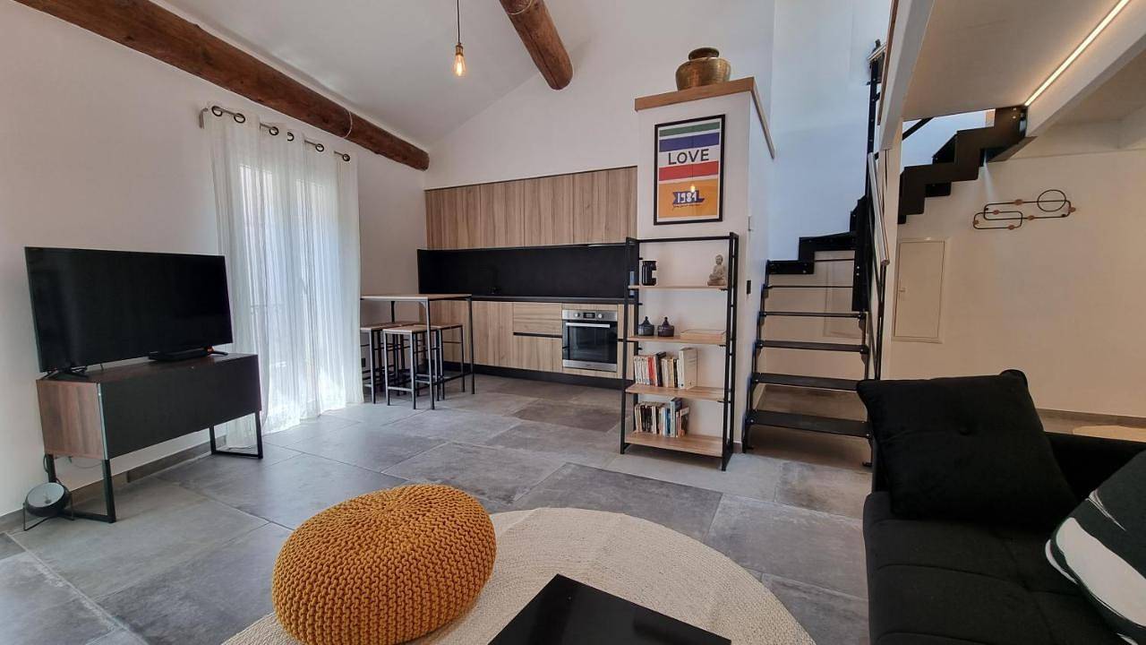 Appartement entier, Grand loft design - Coeur du village médiéval - Go in La Turbie, Côte méditerranéenne (France)