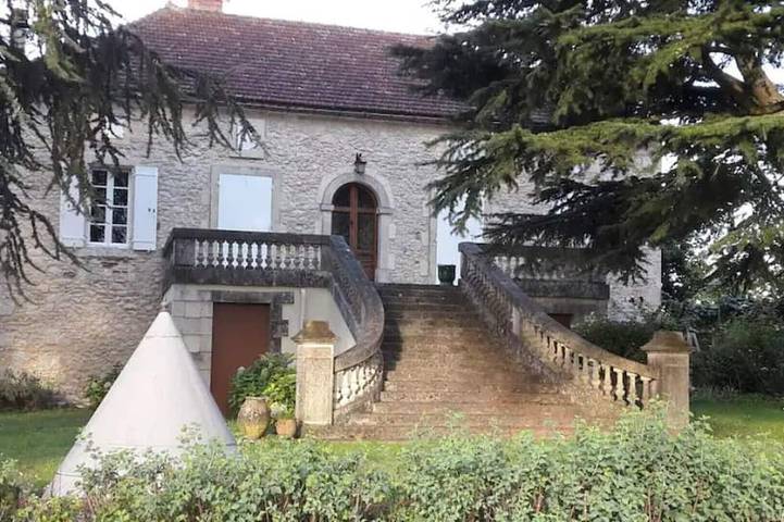 Location de vacances pour 8 personnes, avec terrasse et jardin à Vire-sur-Lot