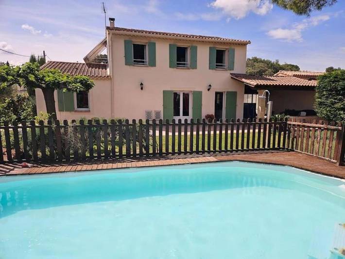 Ferienhaus für 9 Personen, mit Terrasse und Garten sowie Pool und Ausblick in Sernhac