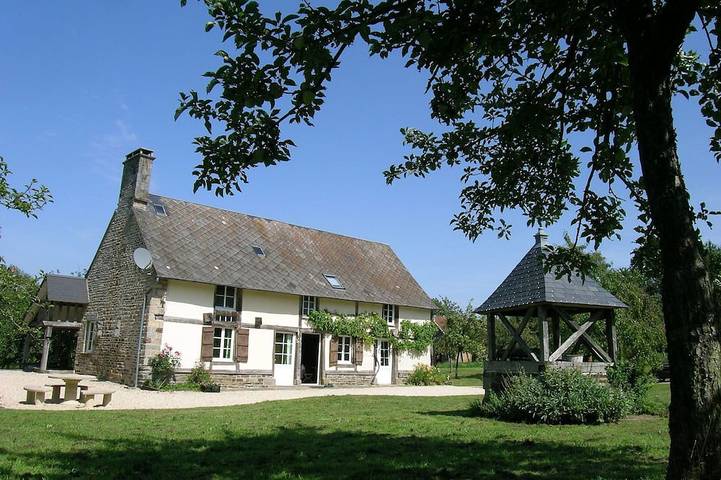 Location de vacances pour 8 personnes, avec jardin et terrasse, animaux acceptés à Isigny-le-Buat