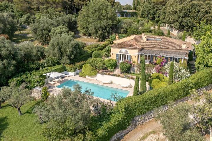 Location de vacances pour 2 personnes, avec jardin ainsi que piscine et terrasse à La Colle-sur-Loup - 3