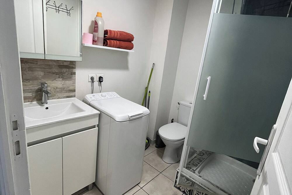Entire apartment, Apartment In Loft in Villeneuve-lès-Béziers, Mediterranean Coast (France)