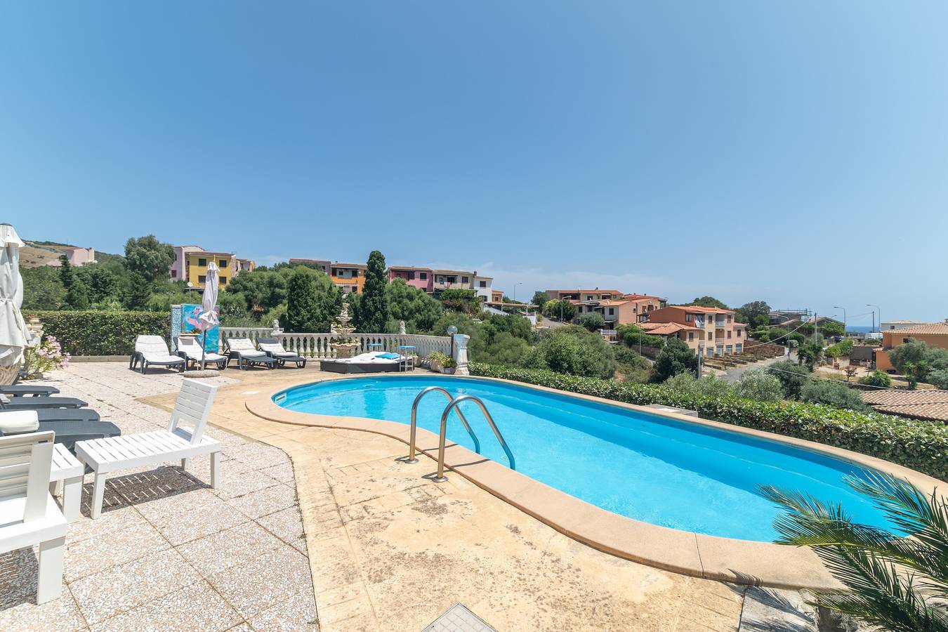 Ganze Wohnung, Ferienwohnung „Rifugio Sul Mare mit privatem Pool“, Meerblick, Wlan & Klimaanlage in Malamuri, Budoni