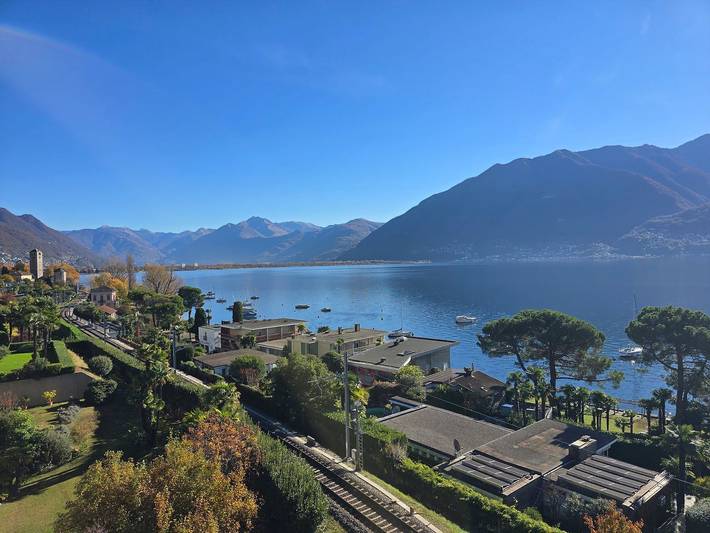 Ferienwohnung für 3 Personen, mit Balkon und Seeblick sowie Ausblick in Muralto