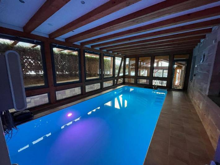 Ferienwohnung für 5 Personen, mit Balkon und Terrasse sowie Garten und Pool