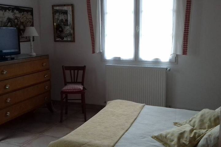 Gîte pour 2 personnes, avec Terrasse ainsi que Jardin et Piscine à Ossès - 4