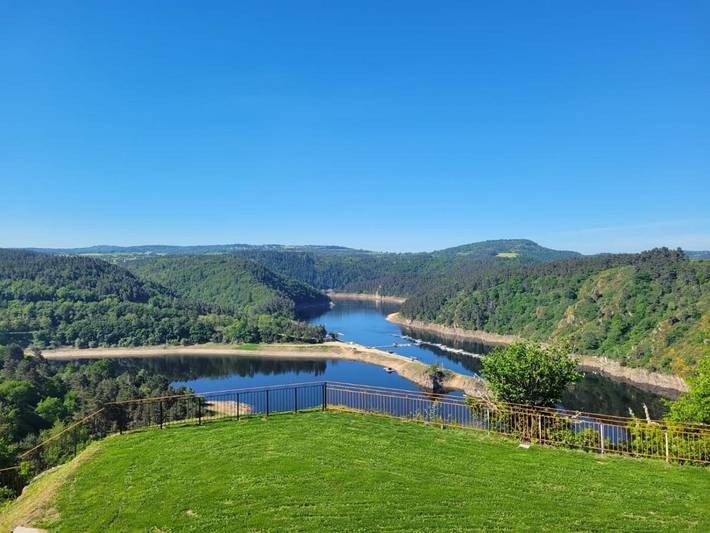 Hôtel pour 2 personnes, avec jardin ainsi que sauna et jacuzzi, animaux acceptés dans Lac du Barrage de Grandval - 2