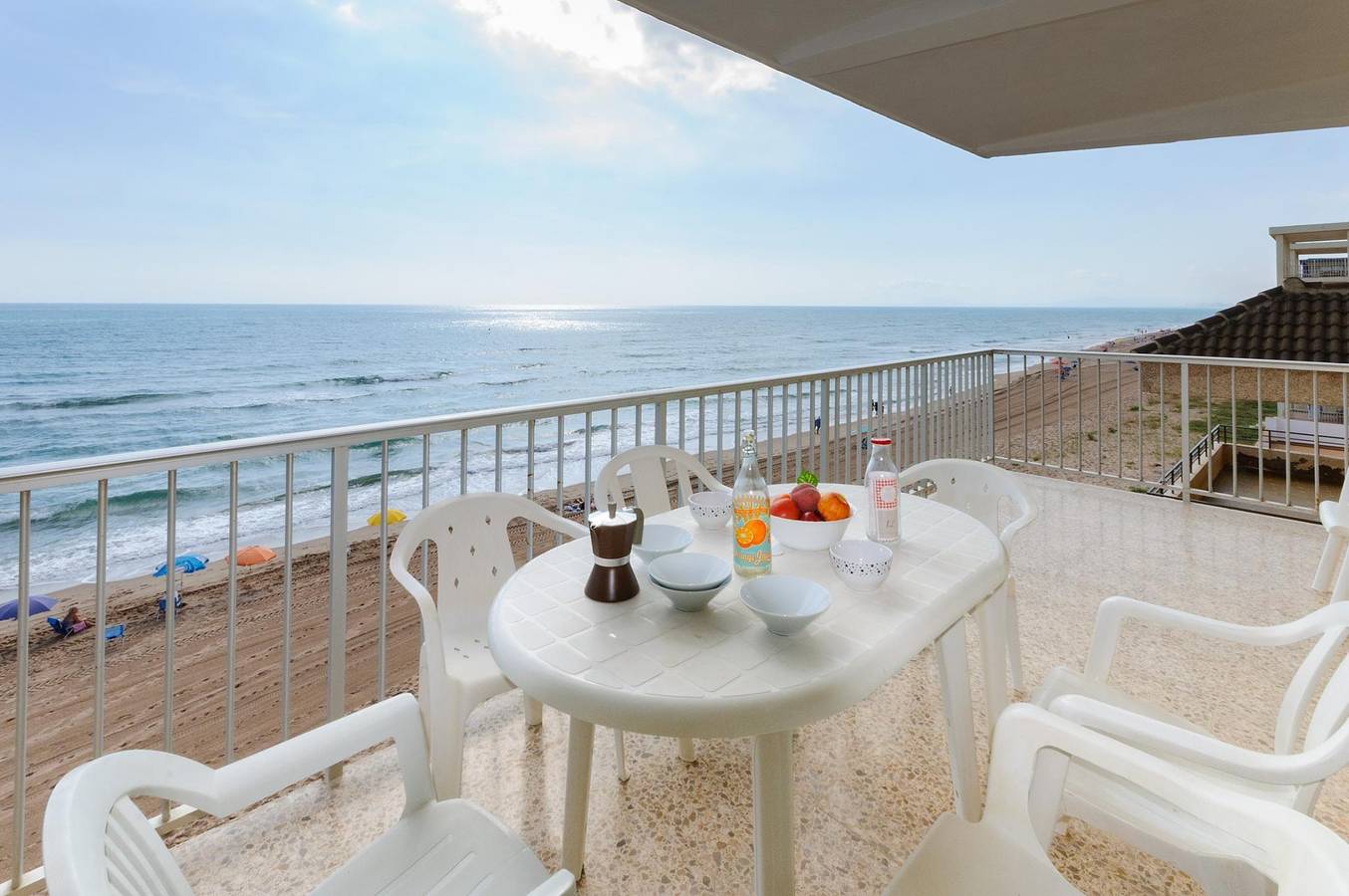 Apartamento vacacional entero, Turia - Moderno apartamento en primera línea de playa in Playa de Tavernes de la Valldigna, Tabernes de Valldigna