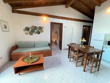 Casa Vacanza per 5 Persone in Comune di Luino, Provincia di Varese, Foto 4