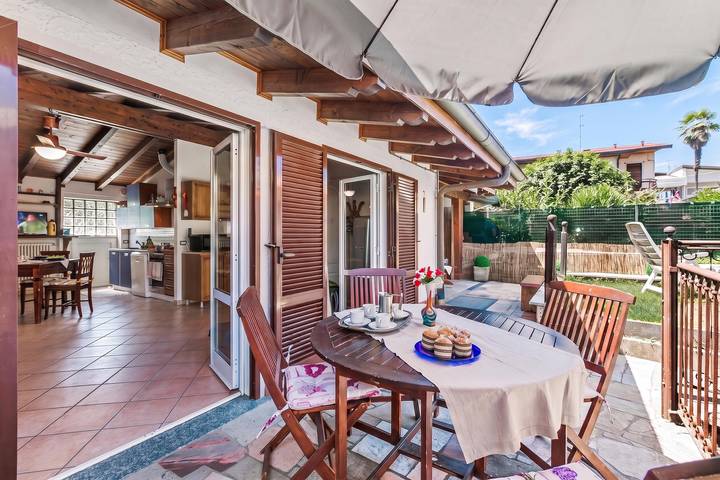 Ganze Wohnung, Casa Rolè, Lake Maggiore Patio House w/ BBQ in Dormelletto, Lago Maggiore (Piemont)