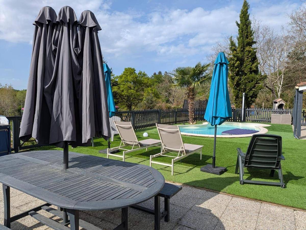 Maison cosy avec piscine privée en Dordogne -7 personnes in Limeyrat, Périgord Noir