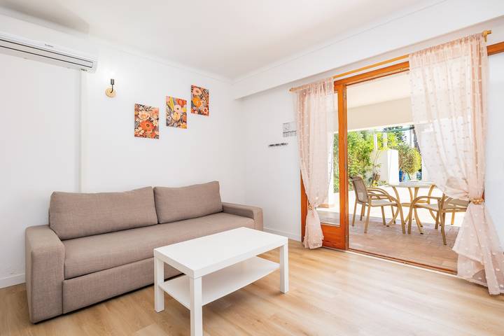 Appartement entier, Appartement "Felipe 2-1" avec piscine, Wi-Fi, jardin et terrasse (taxes incluses) in Cala d'Or, Santanyí