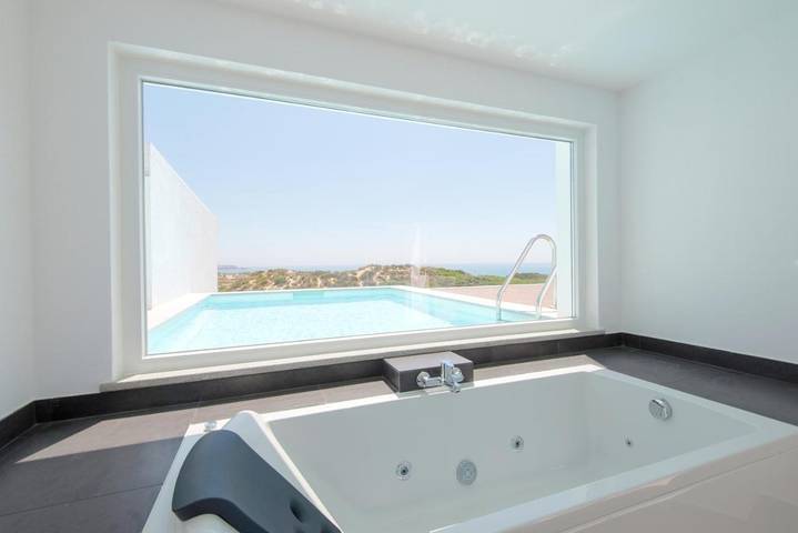 Apartamento para 4 personas, con Balcón y Jacuzzi además de Terraza y Jardín en Vila Nova de Milfontes