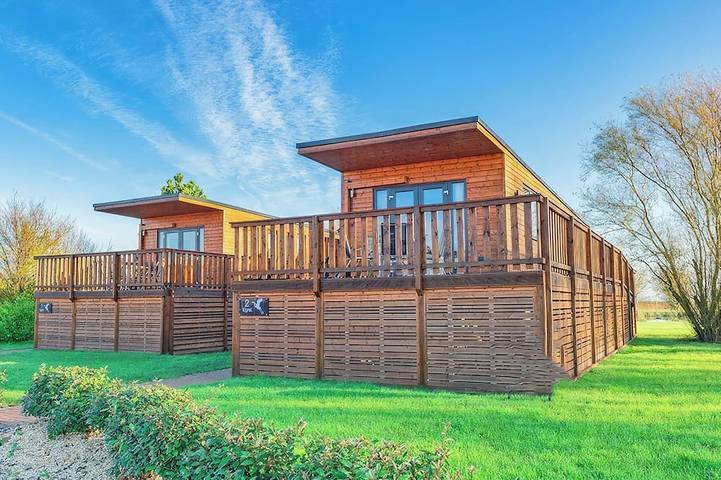 Glamping for 2 people, with hot tub in Cambridgeshire