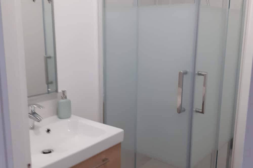 Entire apartment, Nice Studio - Eiffel Tower View in Vanves, Hauts-de-Seine