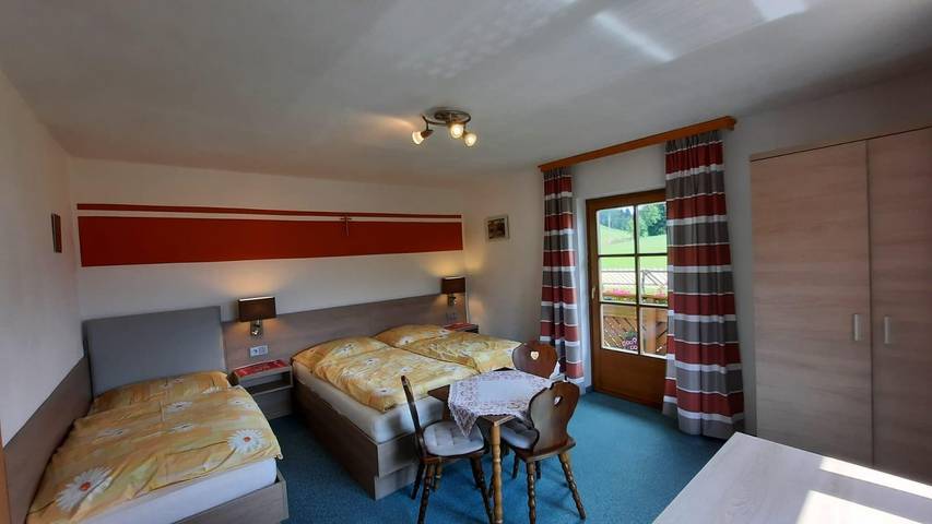 Room for 4 people, with garden and pool as well as balcony, child-friendly - 1