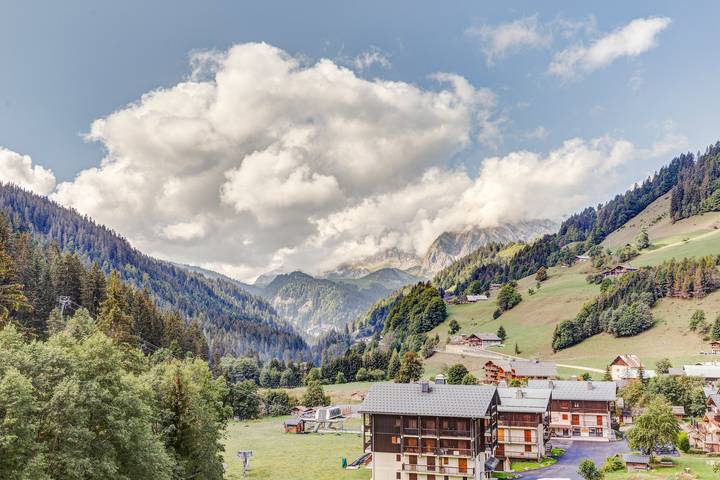 Le Chalet Blanc - Magnifique chalet sur les pistes in La Giettaz, Région d'Albertville