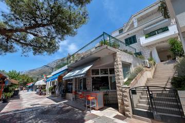 Apartment for 4 People in Tucepi, Croatian Adriatic, Photo 2