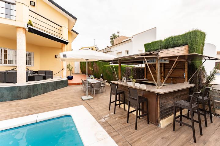 Chalet para 10 personas, con jardín además de jacuzzi y terraza, Familias con niños en Provincia de Málaga - 2