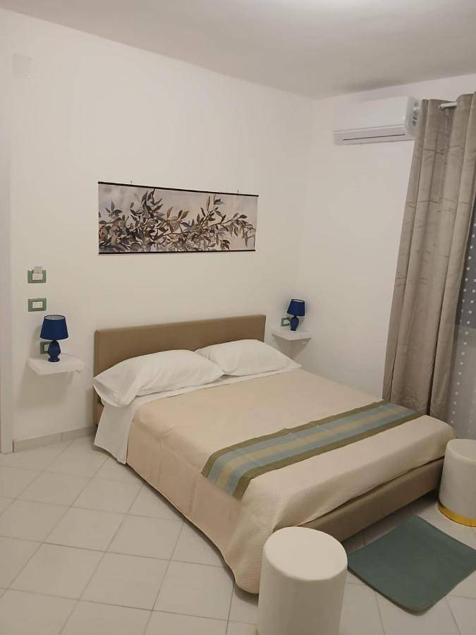 B&b per 2 persone, con panorama e balcone nonché giardino in Marina di Camerota