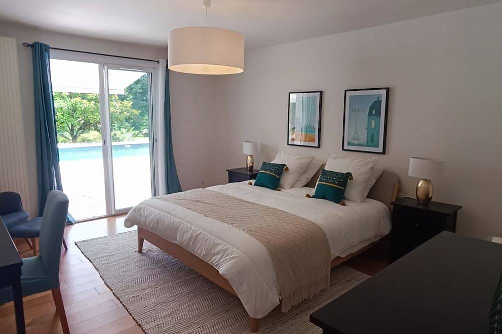 Magnifique villa 5* avec piscine privée parc 2 ha in Saint-Florent-des-Bois, La Roche-sur-Yon region