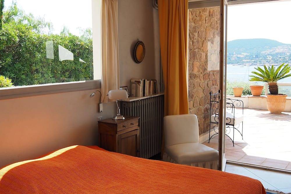 Villa d'architecte Bellerive - Face mer à 30m - 5 Ch - 10 pers - Wifi in Saint-Raphaël, Massif de l'Esterel